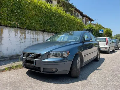 Usata Volvo S40 101 CV (74 kW) 2006 Bluazzurro Berlina