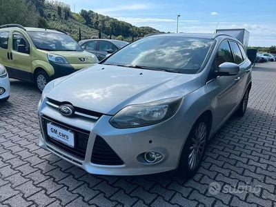Begagnad Ford Focus Titanium 115 HK (84 kW) 2011 Grå Kombi