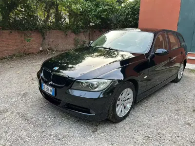 Usata BMW 318 129 CV (94 kW) 2006 Nero Station wagon