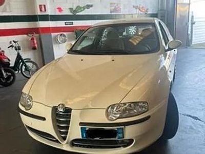 Bianco Usata 2002 Alfa Romeo 147 Distinctive Utilitaria | 2800 € (Buon prezzo)