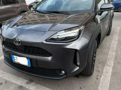 Usata Toyota Yaris Cross Trend 92 CV (67 kW) 2024 Grigio SUV
