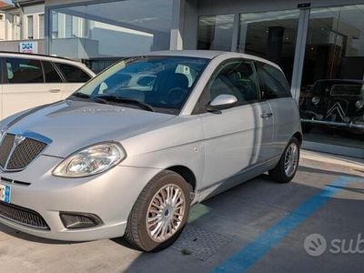 Usata Lancia Ypsilon 60 CV (44 kW) 2009 Argento Utilitaria
