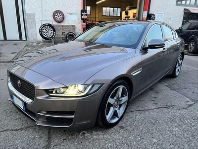 Usata Jaguar XE Portfolio 180 CV (132 kW) 2015 Marrone Berlina