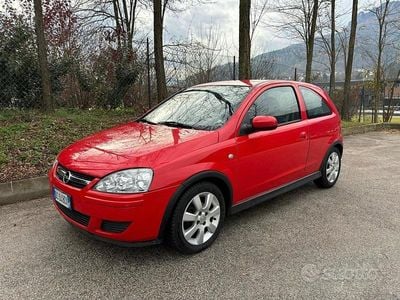 Usata Opel Corsa Sport 80 CV (58 kW) 2006 Rosso Berlina