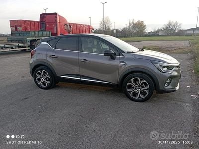 Usata Renault Captur 100 CV (73 kW) 2023 Grigio SUV