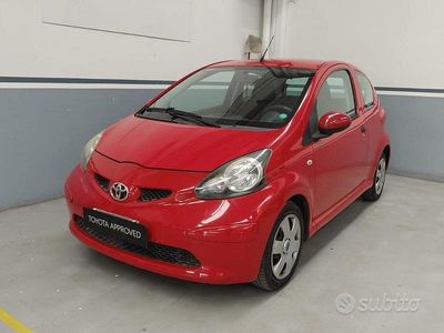 Usata Toyota Aygo Sol 68 CV (50 kW) 2008 Rosso Utilitaria