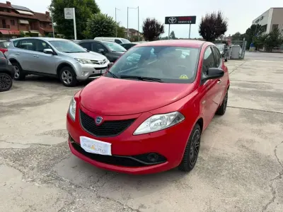 Usata Lancia Ypsilon Gold 69 CV (50 kW) 2018 Rosso Utilitaria