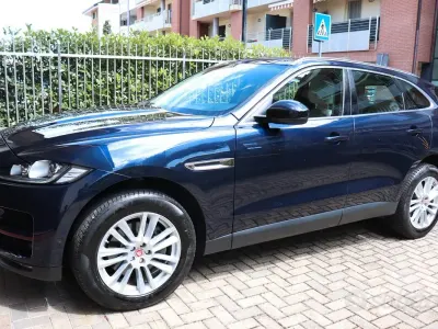 Usata Jaguar F-Pace Portfolio 180 CV (132 kW) 2017 Blu SUV