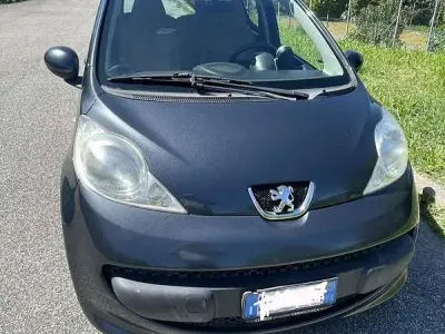 Usata Peugeot 107 68 CV (50 kW) 2008 Utilitaria