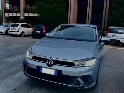 Usata VW Polo 80 CV (58 kW) 2023 Grigio Utilitaria