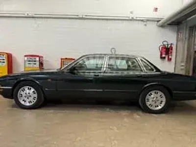 Usata Jaguar XJ6 241 CV (177 kW) 1996 Verde Berlina