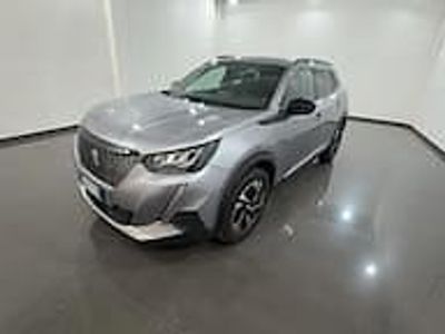 Usata Peugeot 2008 Allure 100 CV (73 kW) 2023 Grigio artense SUV