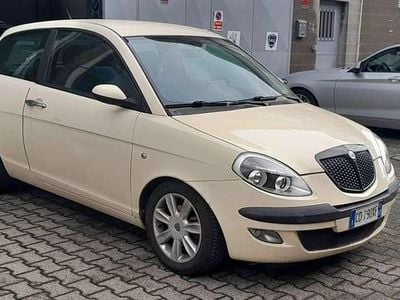 Usata Lancia Ypsilon 80 CV (58 kW) 2004 Bianco Utilitaria