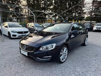 Usata Volvo V60 Ocean Race 120 CV (88 kW) 2016 Blu Station wagon
