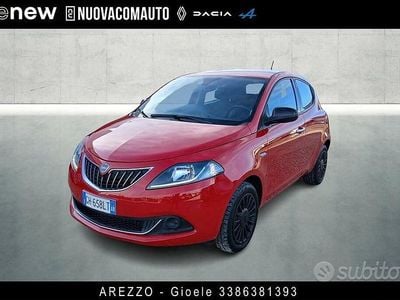 Usata Lancia Ypsilon Gold 70 CV (51 kW) 2022 Rosso Utilitaria