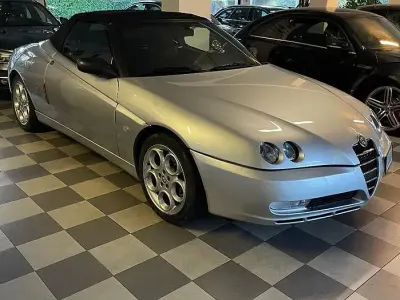 Usata Alfa Romeo Spider 166 CV (122 kW) 2003 Argento Cabrio