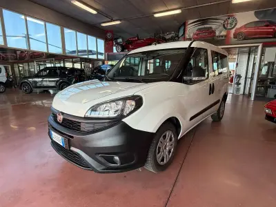 Usata Fiat Doblò Lounge 90 CV (66 kW) 2022 Bianco Monovolume
