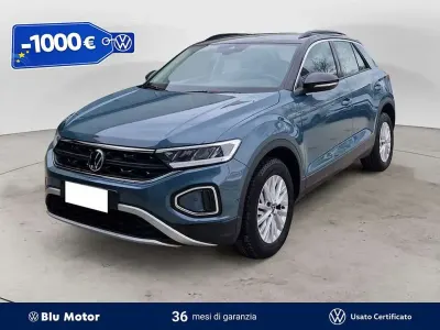 Usata VW T-Roc Life 150 CV (110 kW) 2025 Petroleum blue metallizzato ne SUV