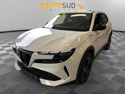 Uusi Alfa Romeo Junior Edizione Speciale 145 HP (106 kW) 2025 Valkoinen Katumaasturi