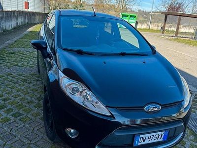 Begagnad Ford Fiesta 80 HK (58 kW) 2009 Svart Halvkombi