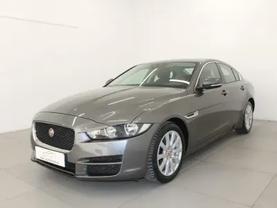 Usata Jaguar XE 180 CV (132 kW) 2018 Arancione Berlina