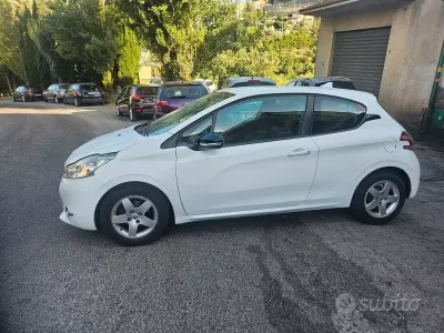 Usata Peugeot 208 Allure 68 CV (50 kW) 2012 Bianco Utilitaria