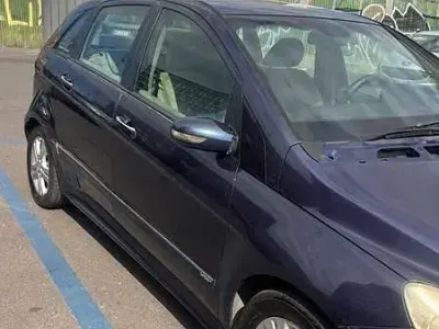 Begagnad Mercedes B200