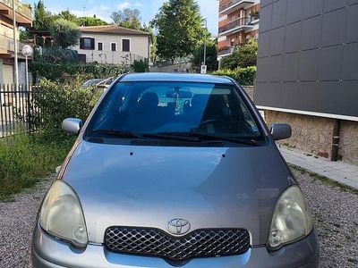 Usata 2003 Toyota Yaris Utilitaria | 2000 € (Cara)