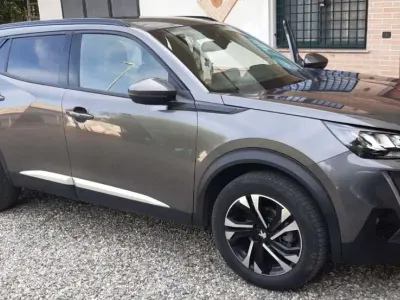 Usata Peugeot 2008 Allure 131 CV (96 kW) 2020 Grigio SUV