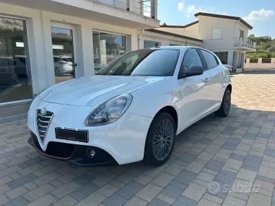 Usata Alfa Romeo Giulietta Distinctive 120 CV (88 kW) 2011 Bianco Utilitaria
