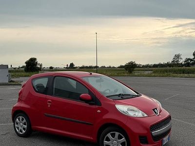 Rosso Usata 2009 Peugeot 107 Utilitaria | 3300 €