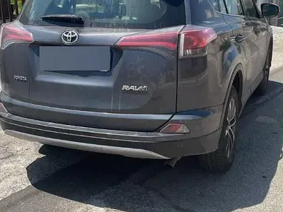 Usata Toyota RAV4 124 CV (91 kW) 2017 Grigio SUV