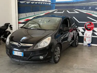 Usata Opel Corsa 85 CV (62 kW) 2010 Nero Utilitaria