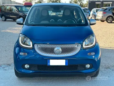 Usata Smart ForFour Passion 71 CV (52 kW) 2017 Bluazzurro Utilitaria
