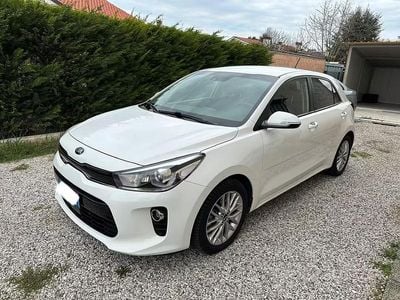 Usata Kia Rio 90 CV (66 kW) 2017 Bianco Berlina