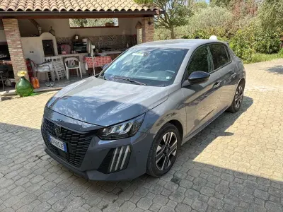 Usata Peugeot 208 Allure 101 CV (74 kW) 2025 Utilitaria