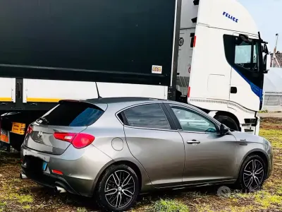 Usata Alfa Romeo Giulietta 105 CV (77 kW) 2015 Grigio Utilitaria