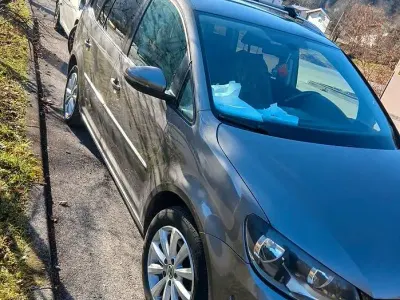 Usata VW Touran 140 CV (102 kW) 2011 Marrone Monovolume