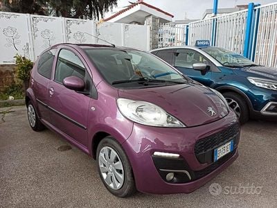 Usata Peugeot 107 68 CV (50 kW) 2013 Viola Utilitaria
