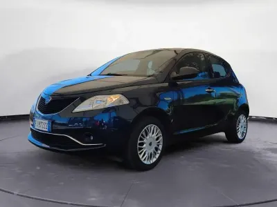 Usata Lancia Ypsilon Silver 69 CV (50 kW) 2017 Blu Utilitaria