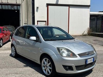 Usata Ford Fiesta 68 CV (50 kW) 2008 Grigio Utilitaria