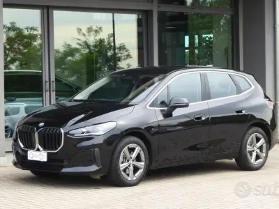 Usata BMW 218 Active Tourer 150 CV (110 kW) 2024 Saphirschwarz Monovolume