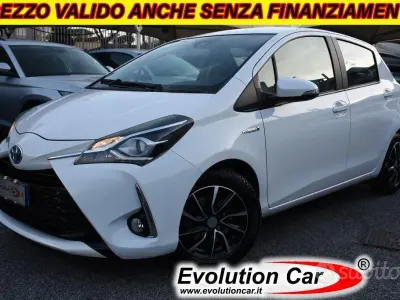 Usata Toyota Yaris Hybrid 73 CV (53 kW) 2018 Bianco Berlina