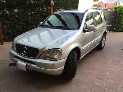 Usata Mercedes ML430 272 CV (200 kW) 2000 Argento SUV