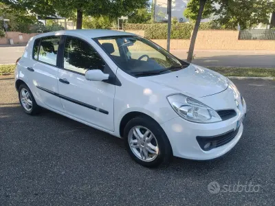Usata Renault Clio II 111 CV (81 kW) 2006 Bianco Berlina