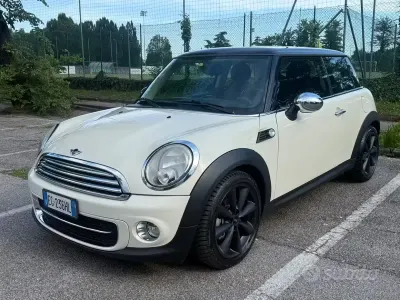 Usata Mini Cooper D 112 CV (82 kW) 2011 Beige Utilitaria