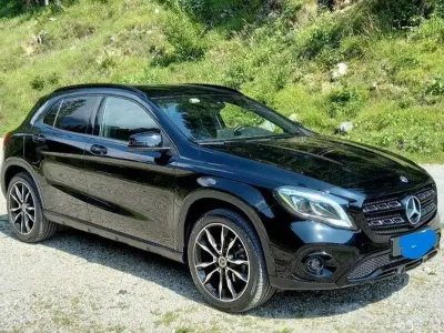 Usata Mercedes GLA200 136 CV (100 kW) 2017 Nero SUV