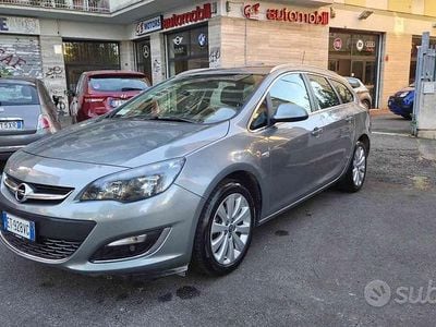 Usata Opel Astra Cosmo 140 CV (102 kW) 2014 Grigio Station wagon