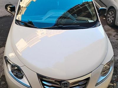 Usata Lancia Ypsilon Gold 69 CV (50 kW) 2015 Bianco Utilitaria