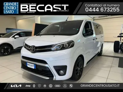 Begagnad Toyota Proace Edition 177 HK (130 kW) 2023 Vit Minibuss